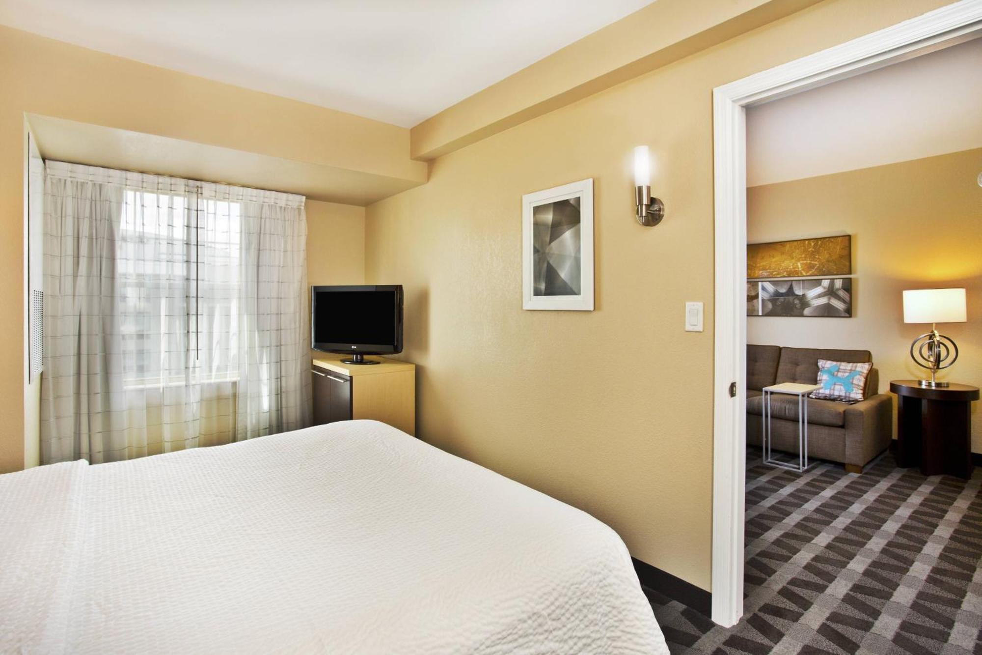 Towneplace Suites Republic Airport Long Island פרמינגדייל מראה חיצוני תמונה