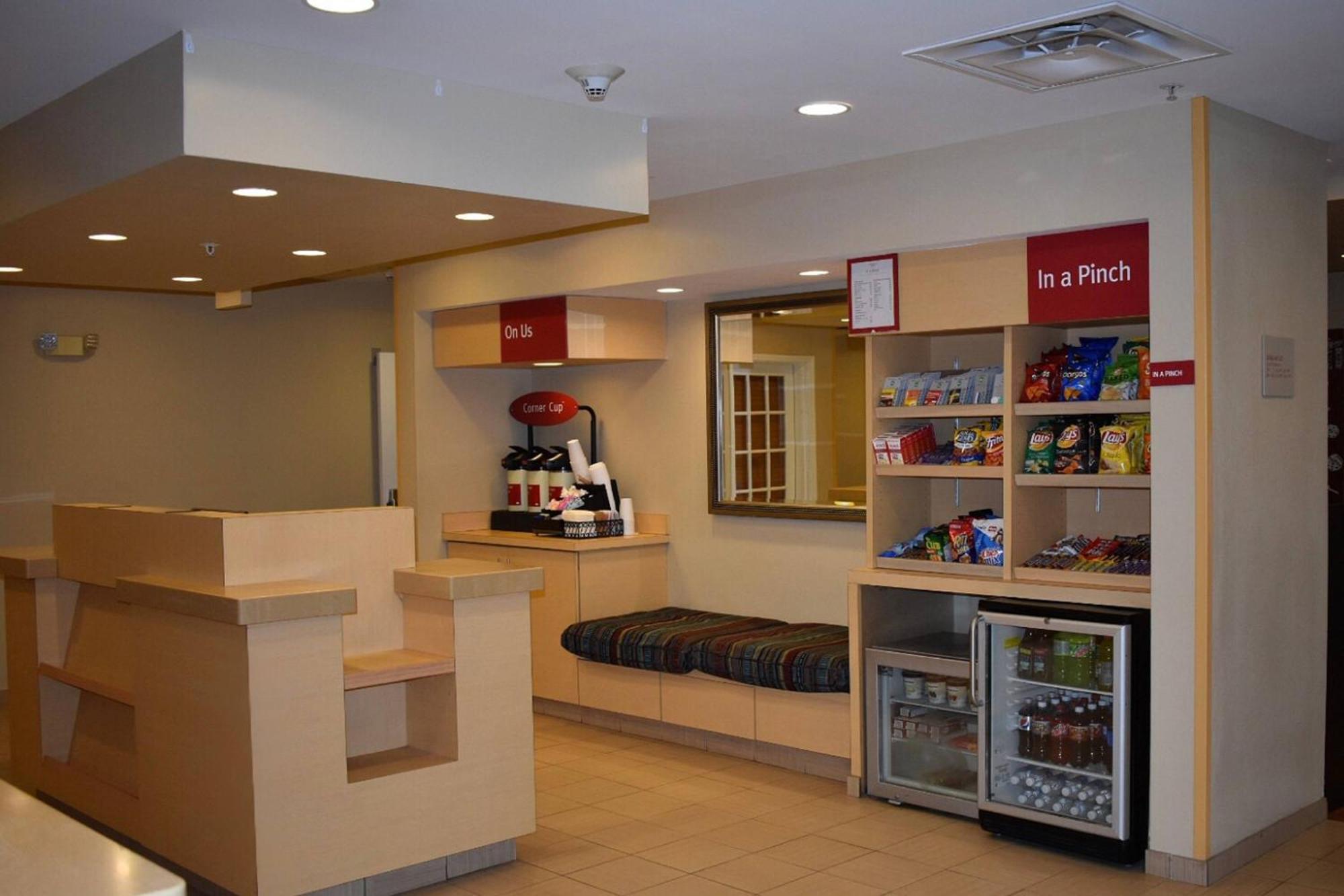 Towneplace Suites Republic Airport Long Island פרמינגדייל מראה חיצוני תמונה